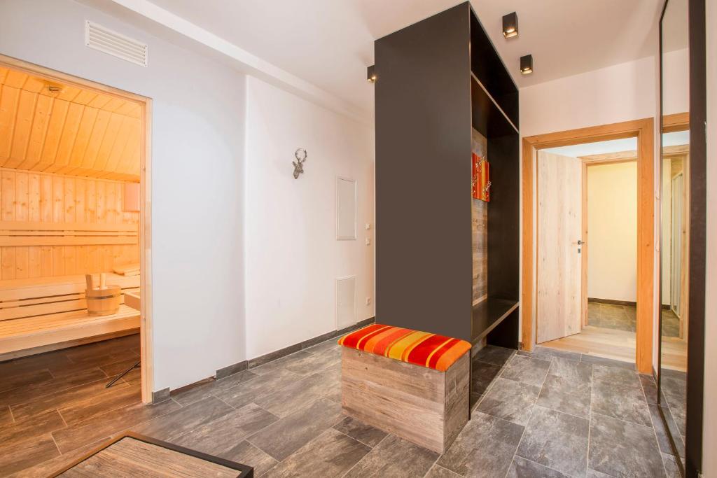 A bed or beds in a room at Penthaus Kitzebüheler Alpen