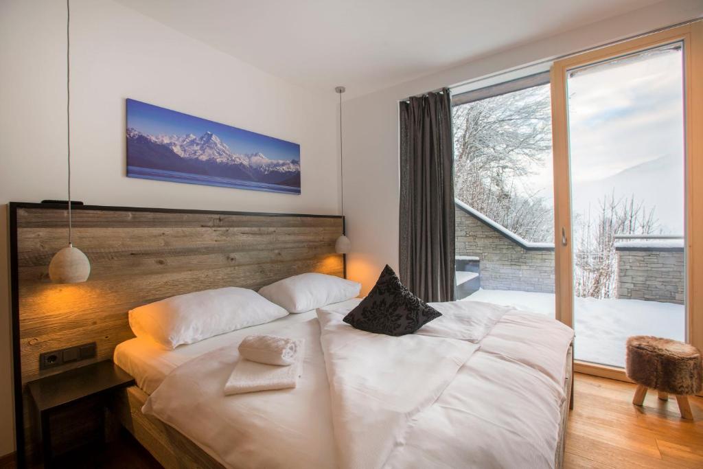 A bed or beds in a room at Penthaus Kitzebüheler Alpen