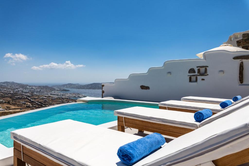 Bazén v ubytování Mykonos Divino nebo v jeho okolí