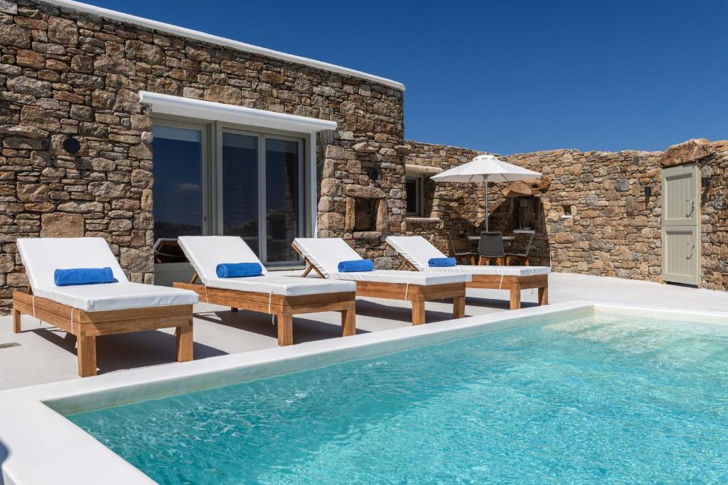 Bazén v ubytování Mykonos Divino nebo v jeho okolí