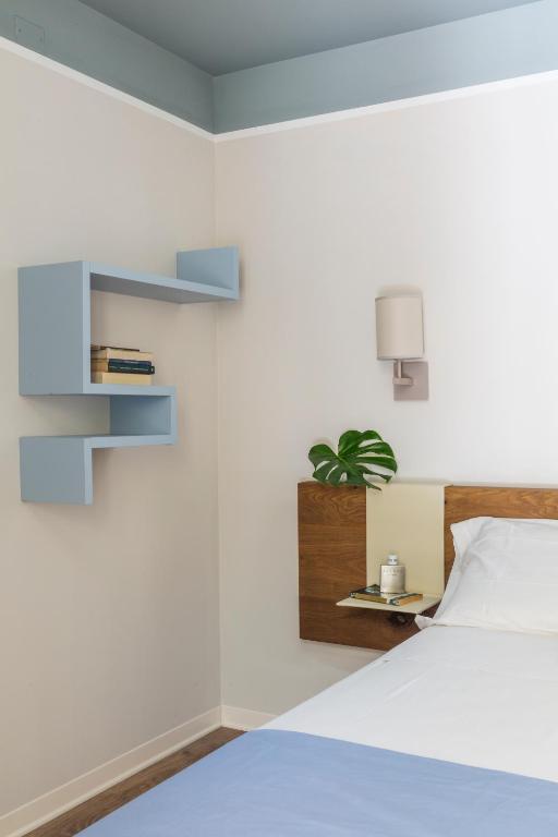 Łóżko lub łóżka w pokoju w obiekcie San Leonardo Suites