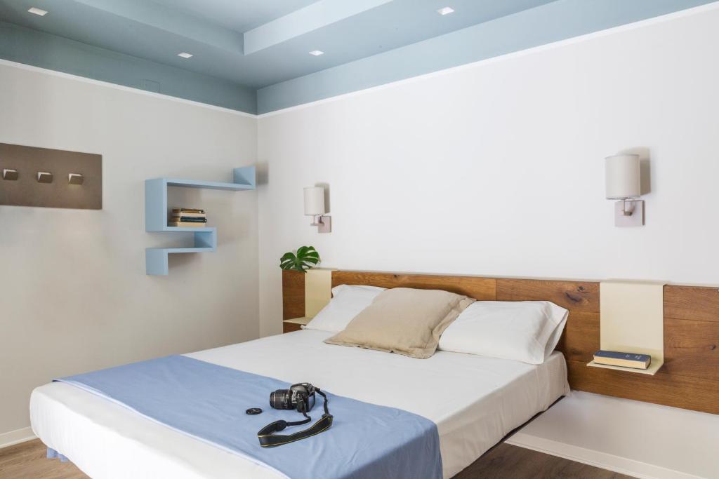 Łóżko lub łóżka w pokoju w obiekcie San Leonardo Suites
