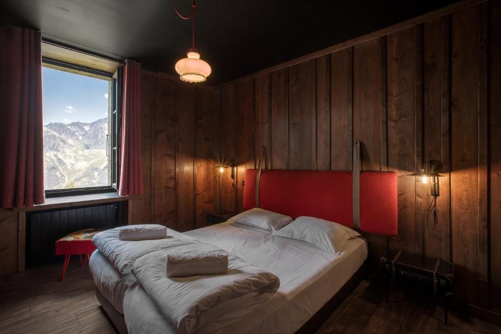 
A bed or beds in a room at Refuge du Montenvers
