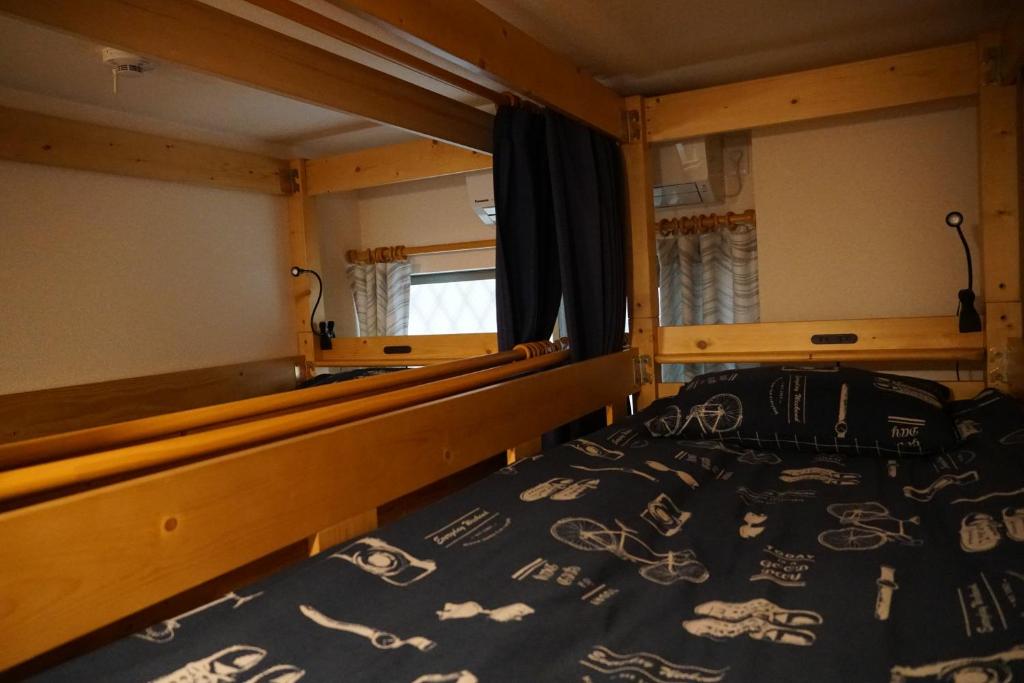 Postel nebo postele na pokoji v ubytování Auberge du Tanuki Noir Maison d'Hôtes