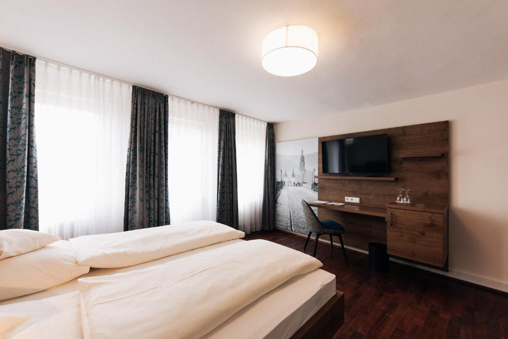 Postel nebo postele na pokoji v ubytování Hotel Weisser Bock