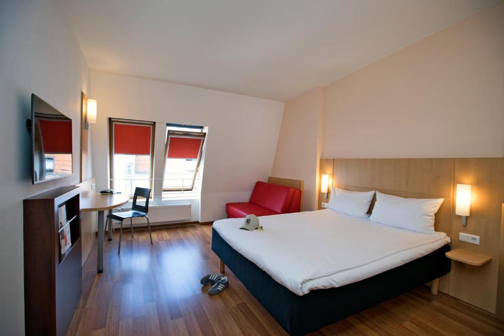 Postel nebo postele na pokoji v ubytování ibis Berlin City Süd
