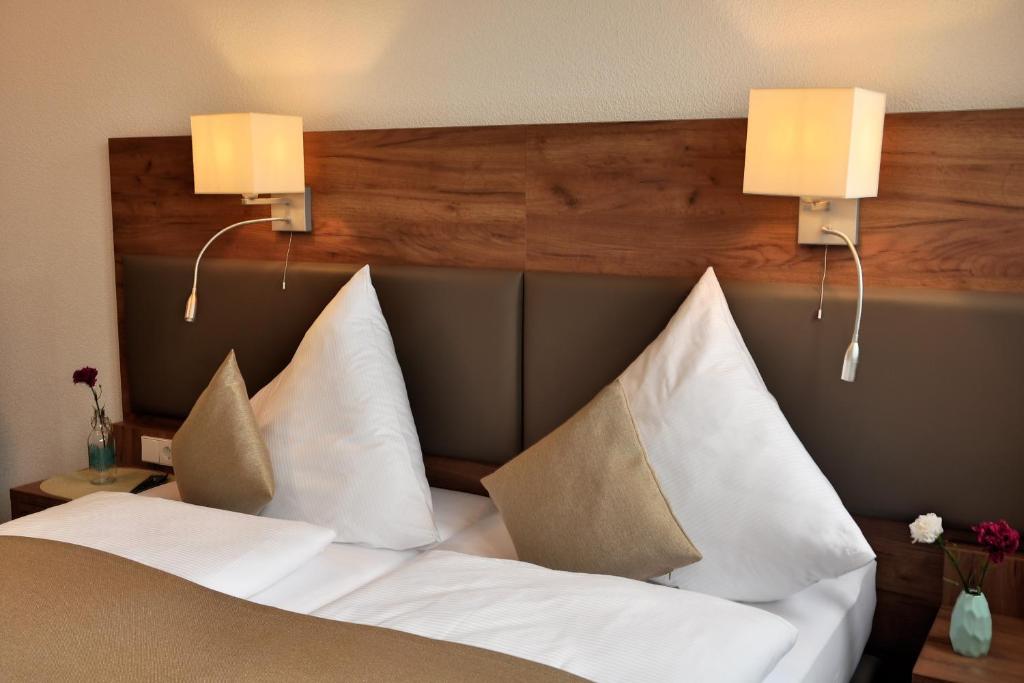 Postel nebo postele na pokoji v ubytování Motel am Fürfelder Schloss
