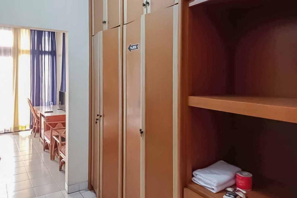 Foto dalla galleria di RedDoorz Plus near Tugu Mercusuar Anyer a Serang