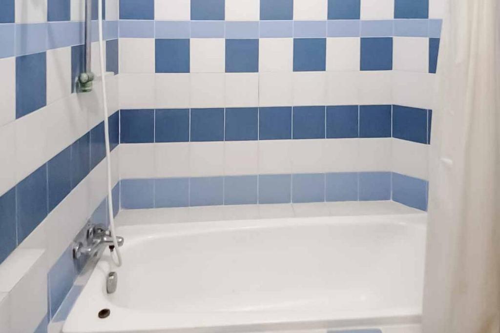 Bagno di RedDoorz Plus near Tugu Mercusuar Anyer