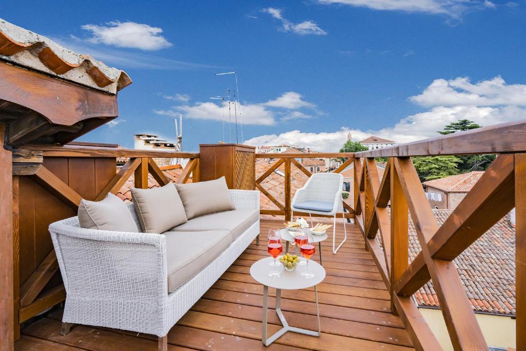 A balcony or terrace at Ca' Dell'Opera Terrace - Dimora Italia -