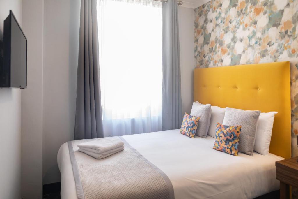 Postel nebo postele na pokoji v ubytování Paddington Park Hotel