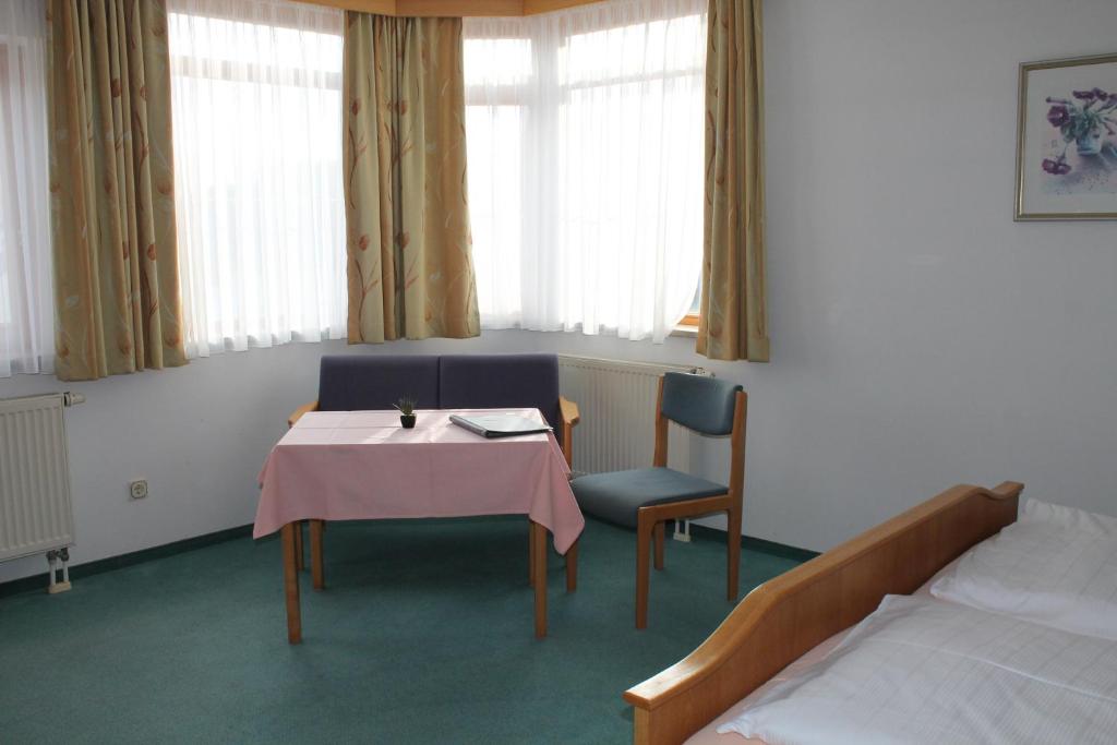 Postel nebo postele na pokoji v ubytování Hotel garni Vogelsang