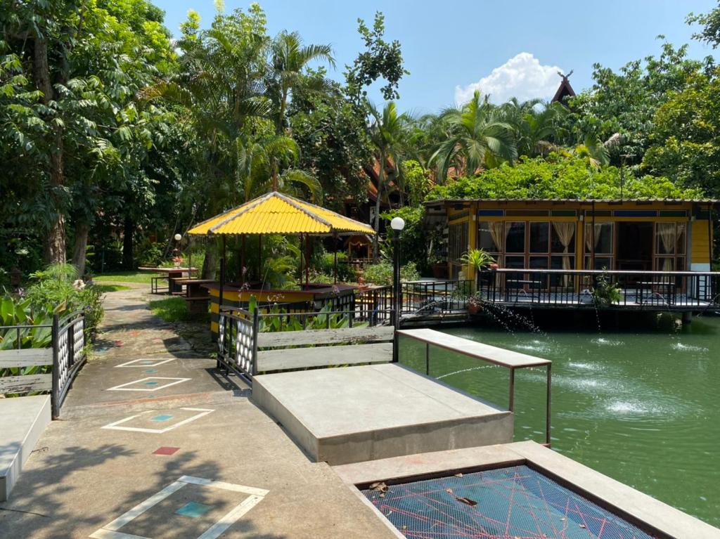 Der Swimmingpool an oder in der Nähe von Viewdoi Art and Resort