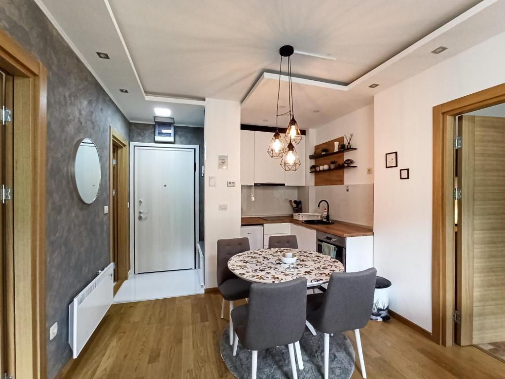 Küche/Küchenzeile in der Unterkunft Apartman Relax Lux - Vila Peković