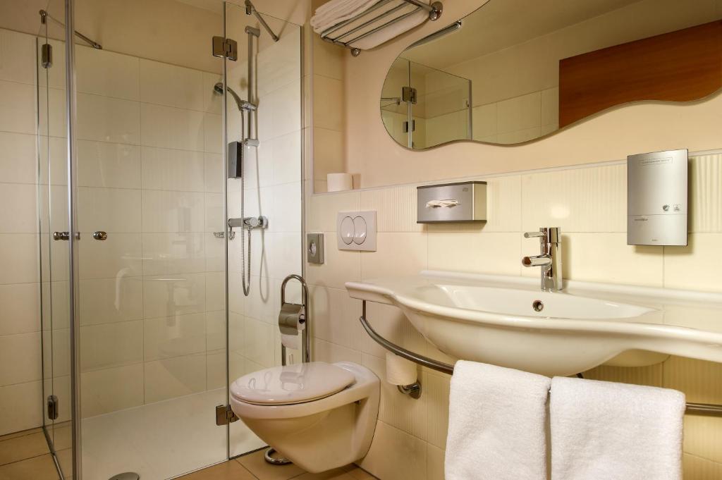 City Hotel Ljubljana - Resim 16