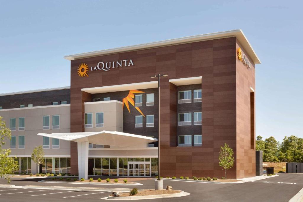 La Quinta Inn & Suites by Wyndham Braselton photo