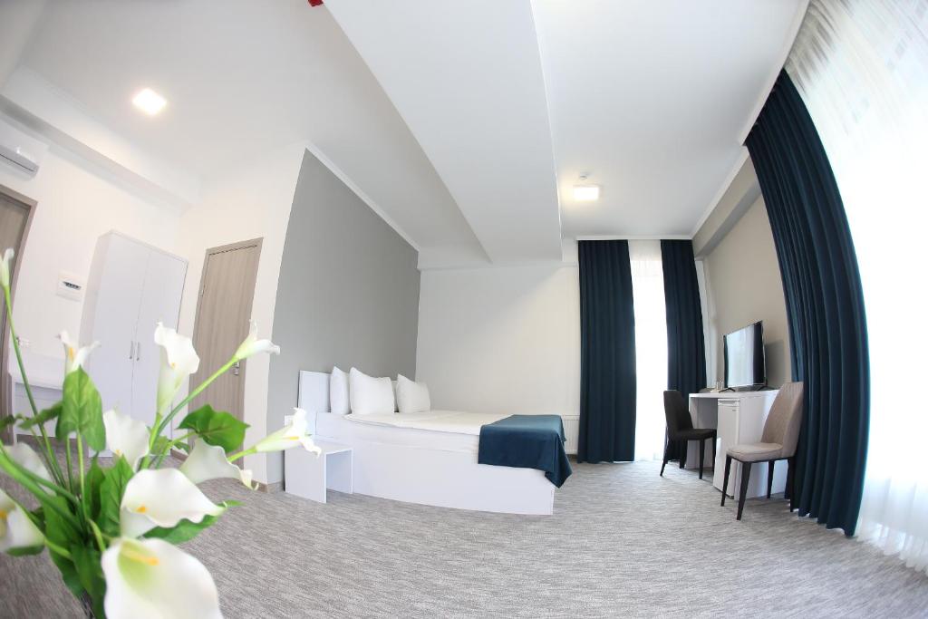 Postel nebo postele na pokoji v ubytování Glass Cube Hotel