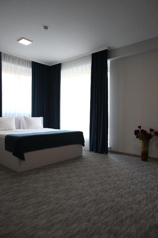 Postel nebo postele na pokoji v ubytování Glass Cube Hotel
