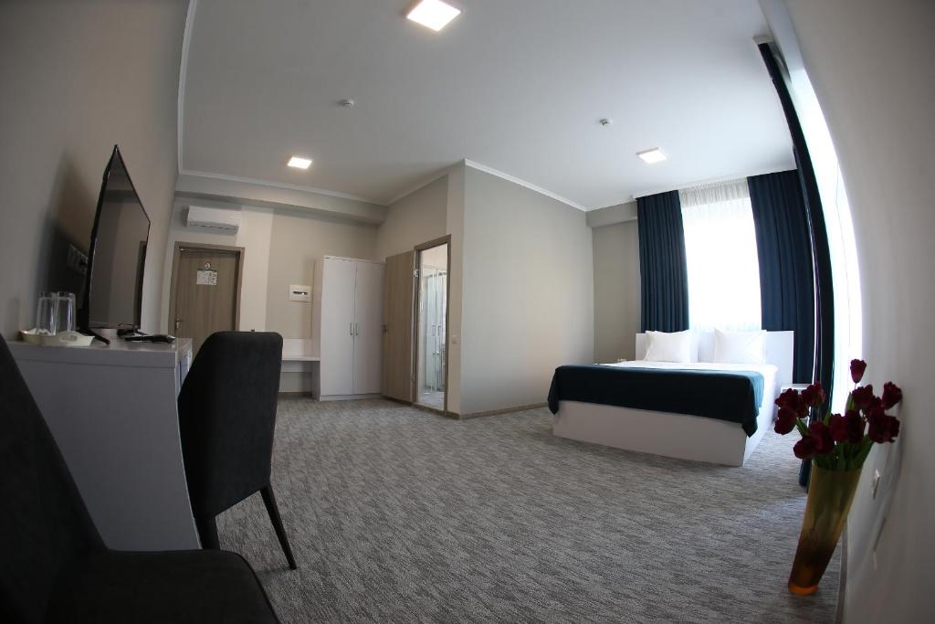 TV a/nebo společenská místnost v ubytování Glass Cube Hotel