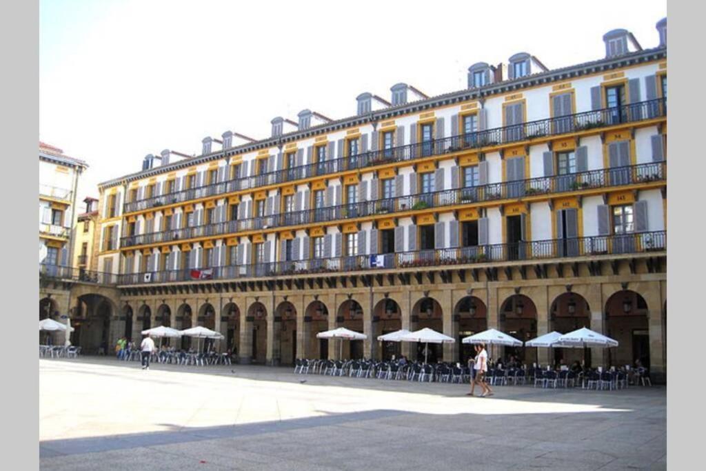 NEW Gorgeous Central Apartment - Beachfront - 3 BD, San ...