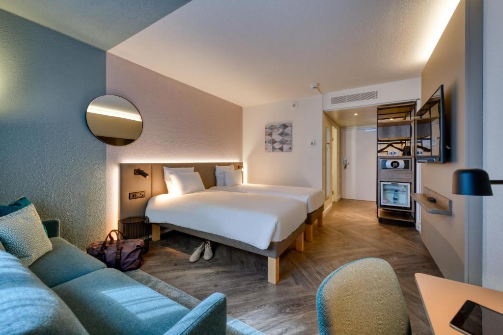 TV a/nebo společenská místnost v ubytování Novotel Zurich City West