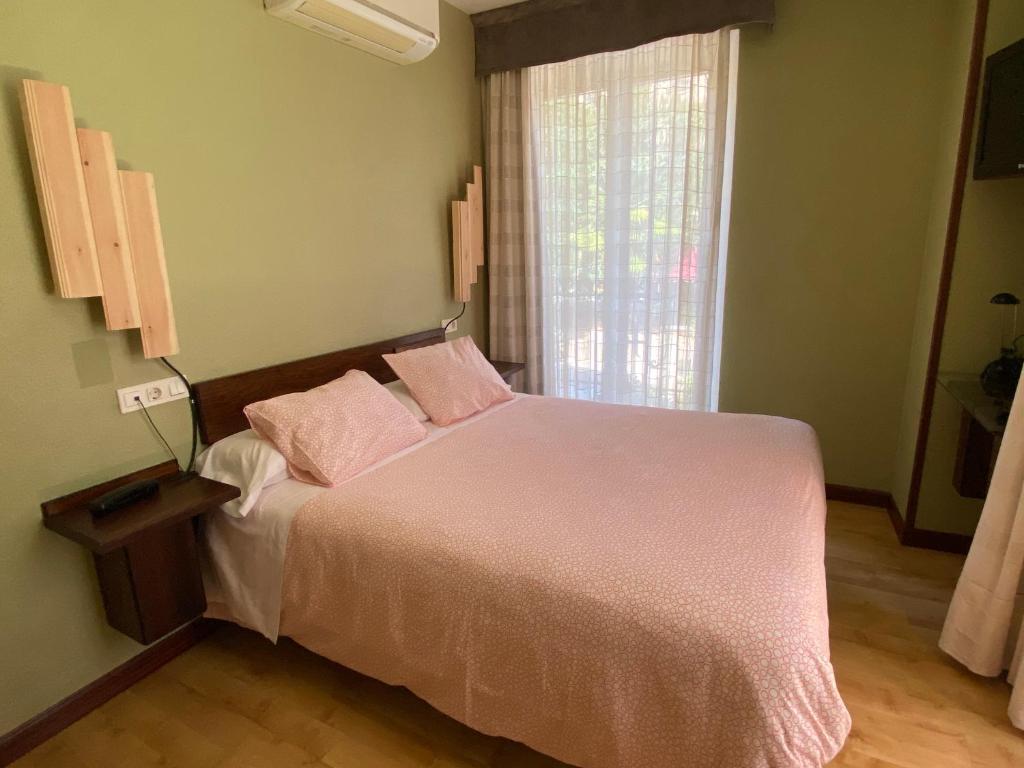 Postel nebo postele na pokoji v ubytování Hostal Concejo