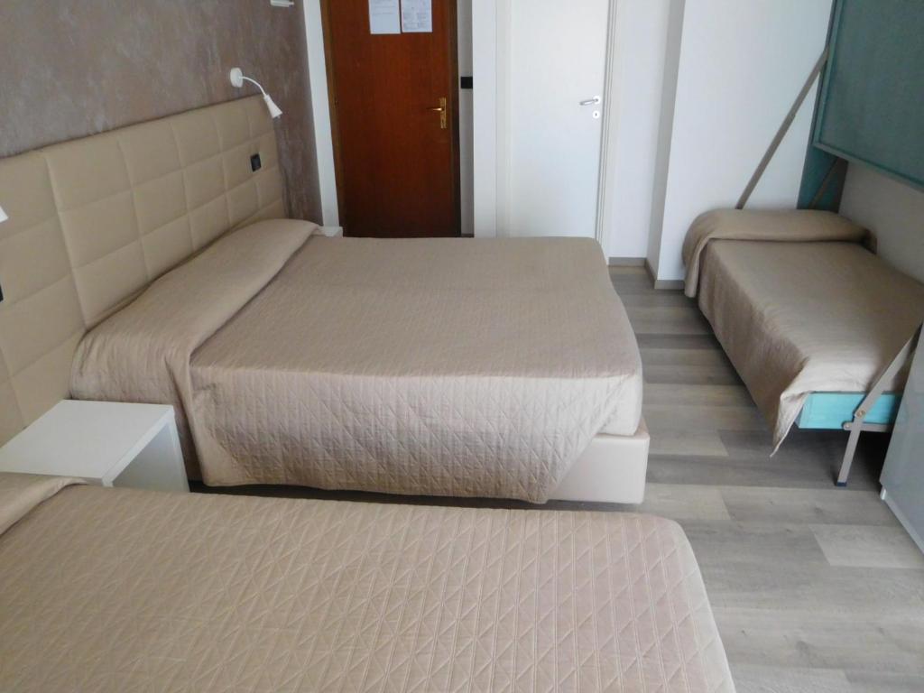 Postel nebo postele na pokoji v ubytování Hotel Emperador