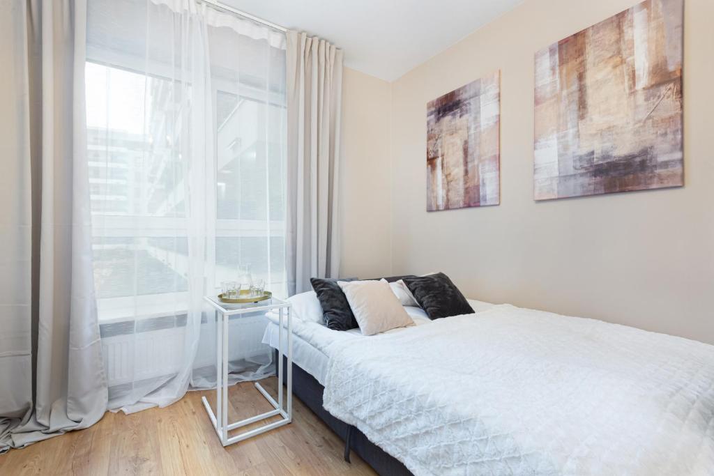 Mokotow Business Center Apartments by Noclegi Renters - Studio With Sofa Bed