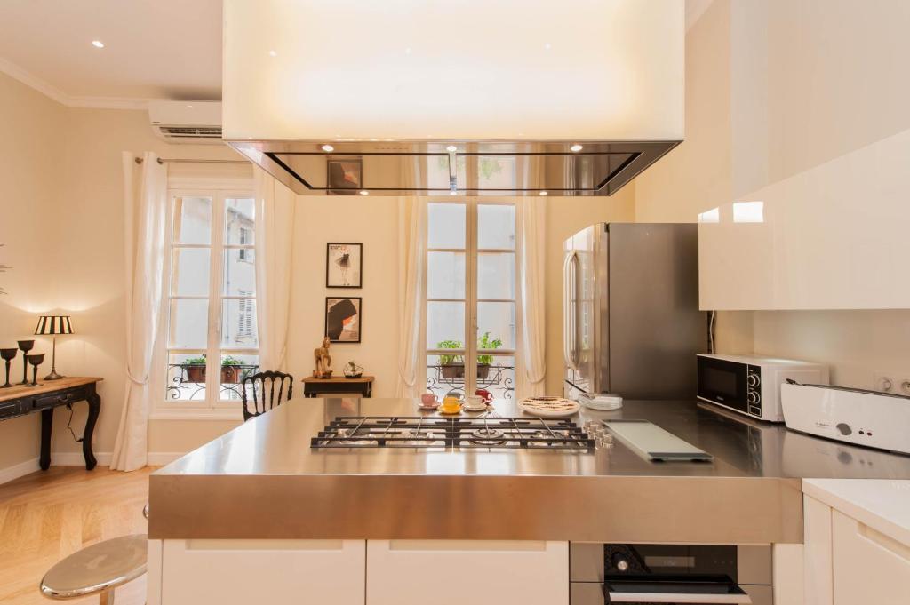 a kitchen with a stove top oven in a room at Sunlight Properties - Cristal - Old Town area, 3 Bedrooms, stunning Nice holiday rental apartment in Nice