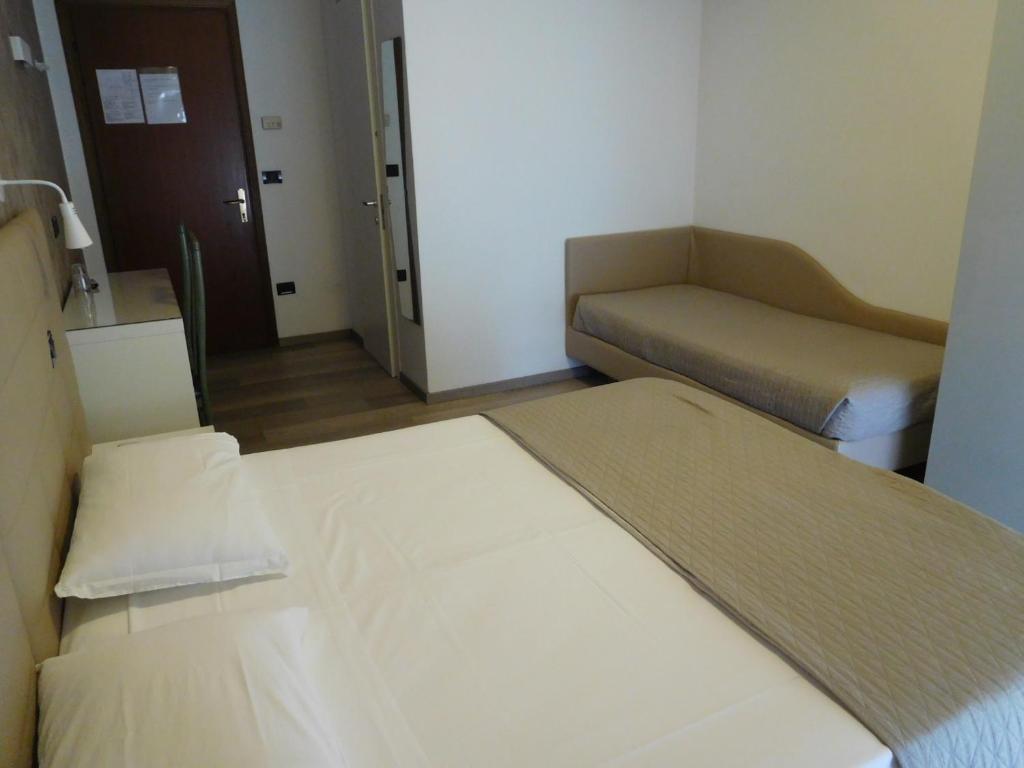 Postel nebo postele na pokoji v ubytování Hotel Emperador