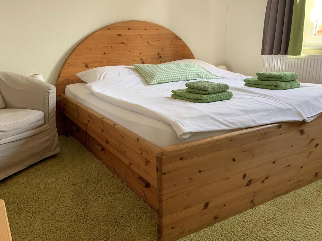 Postel nebo postele na pokoji v ubytování Gasthaus & Pension Zirkelstein