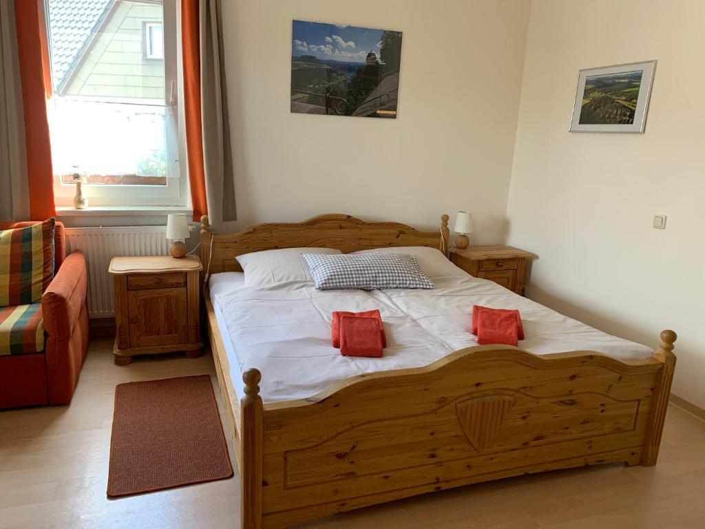 Postel nebo postele na pokoji v ubytování Gasthaus & Pension Zirkelstein