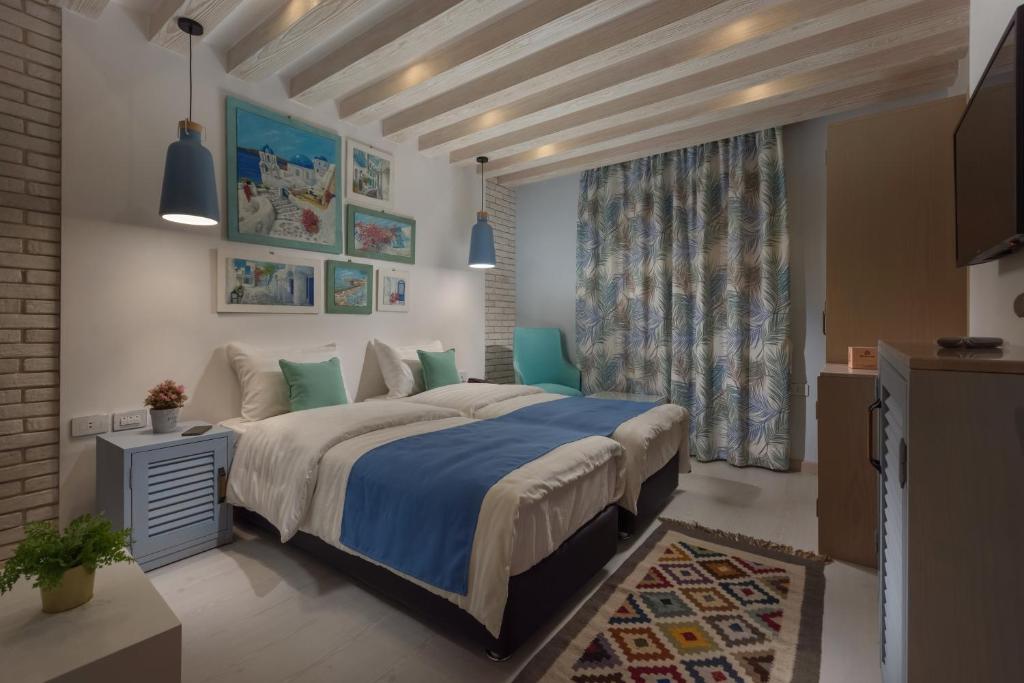 Postel nebo postele na pokoji v ubytování Miramar Boutique Hotel