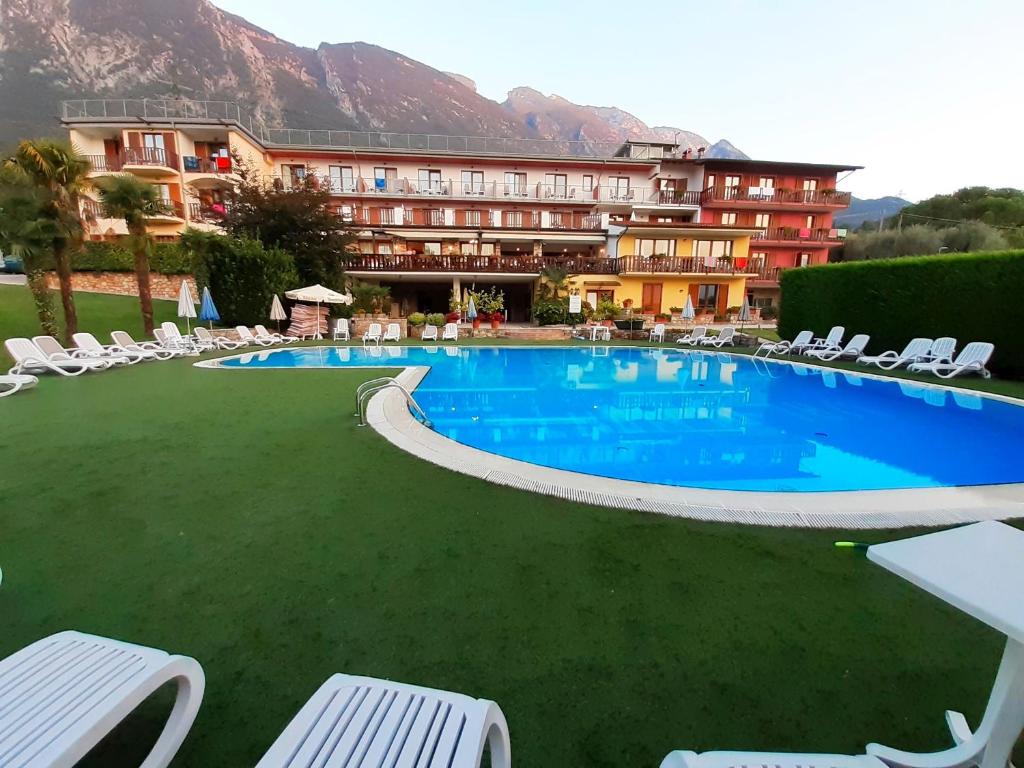 Nespecifikovaný výhled na hory nebo výhled na hory při pohledu z hotelu