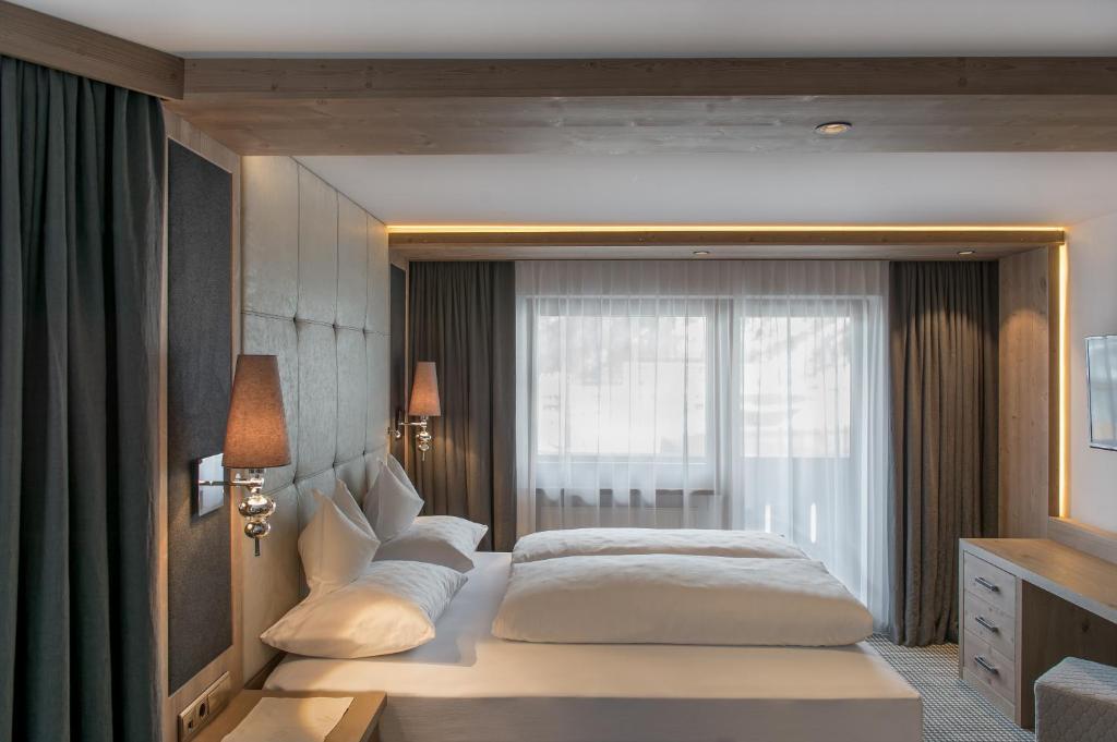 Posteľ alebo postele v izbe v ubytovaní Alpen-Wellness Resort Hochfirst