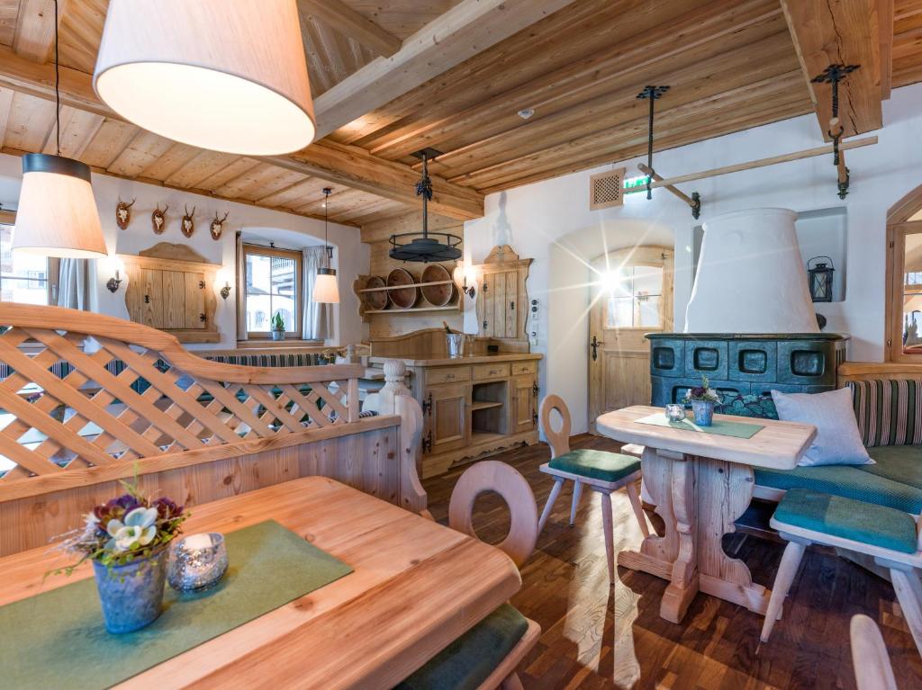 Posezení v ubytování Alpen Glück Hotel Unterm Rain garni