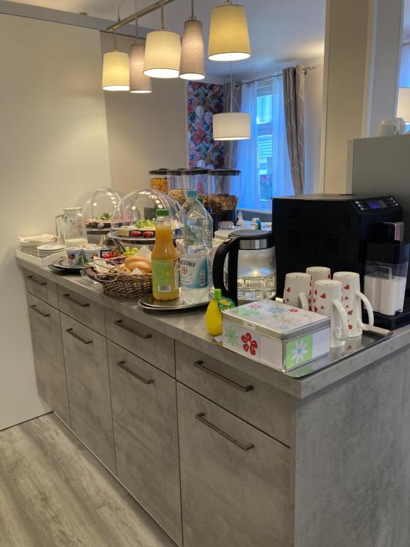 Kuchyň nebo kuchyňský kout v ubytování Hotel-Pension Adler Untertürkheim