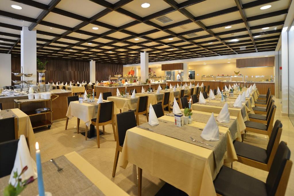 Restauracja lub miejsce do jedzenia w obiekcie Villa Galijot Plava Laguna