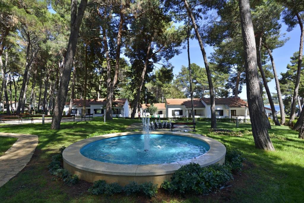 Ogród w obiekcie Villa Galijot Plava Laguna
