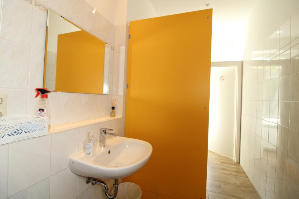 Space Hotel im Campus der JvP Schule - Resim 31