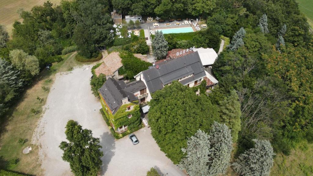 Basen w obiekcie Le Querce Hotel lub w pobliżu