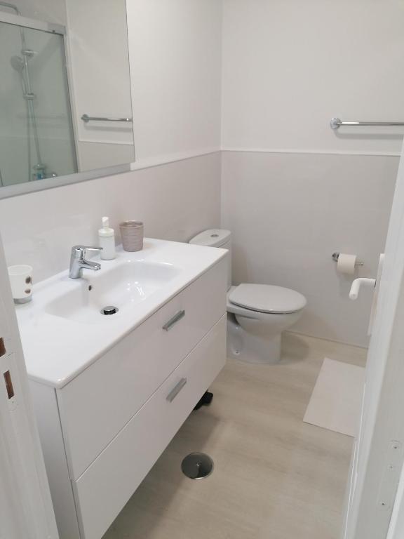 A bathroom at White Rose