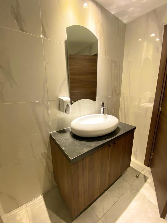 Un baño de Eleonora Hotel Apartments