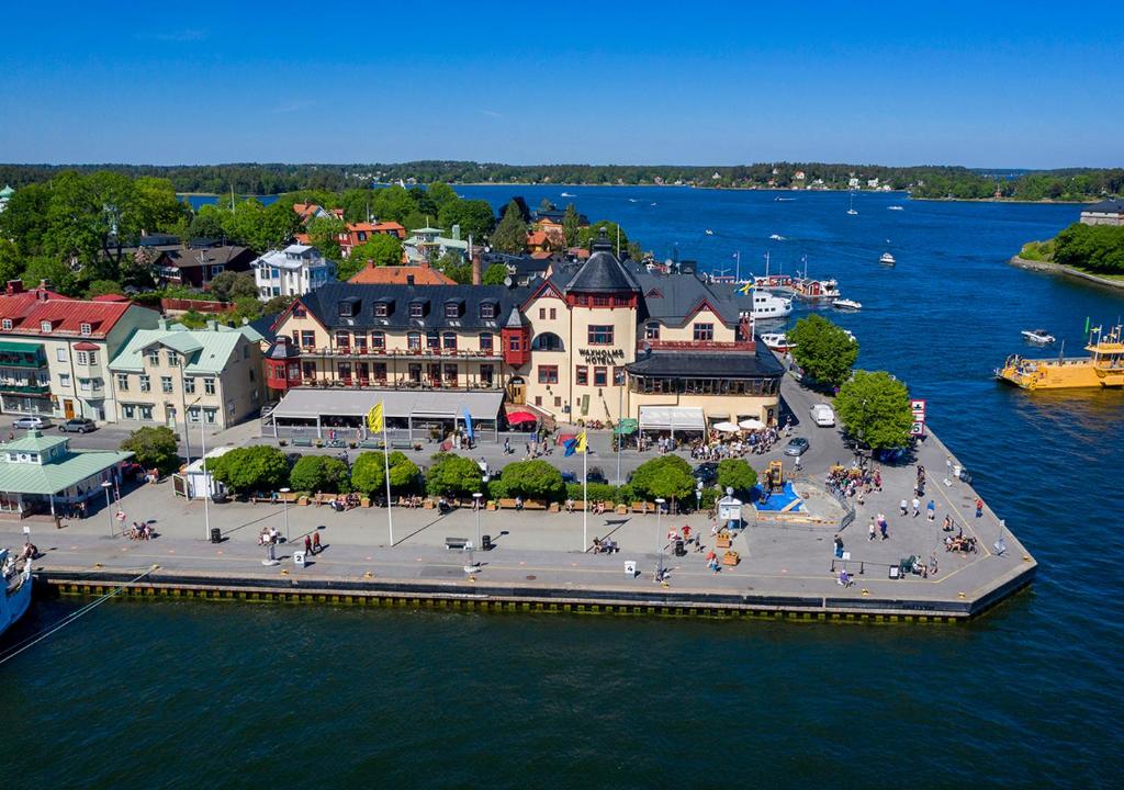 Výhled na řeku, která protéká v blízkosti hotelu