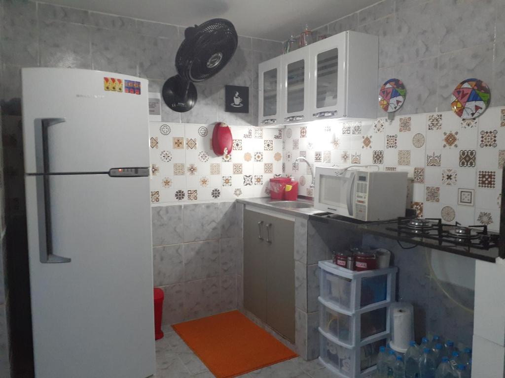 a kitchen with a refrigerator and a microwave at Apartamento Centro de Convenções in Recife