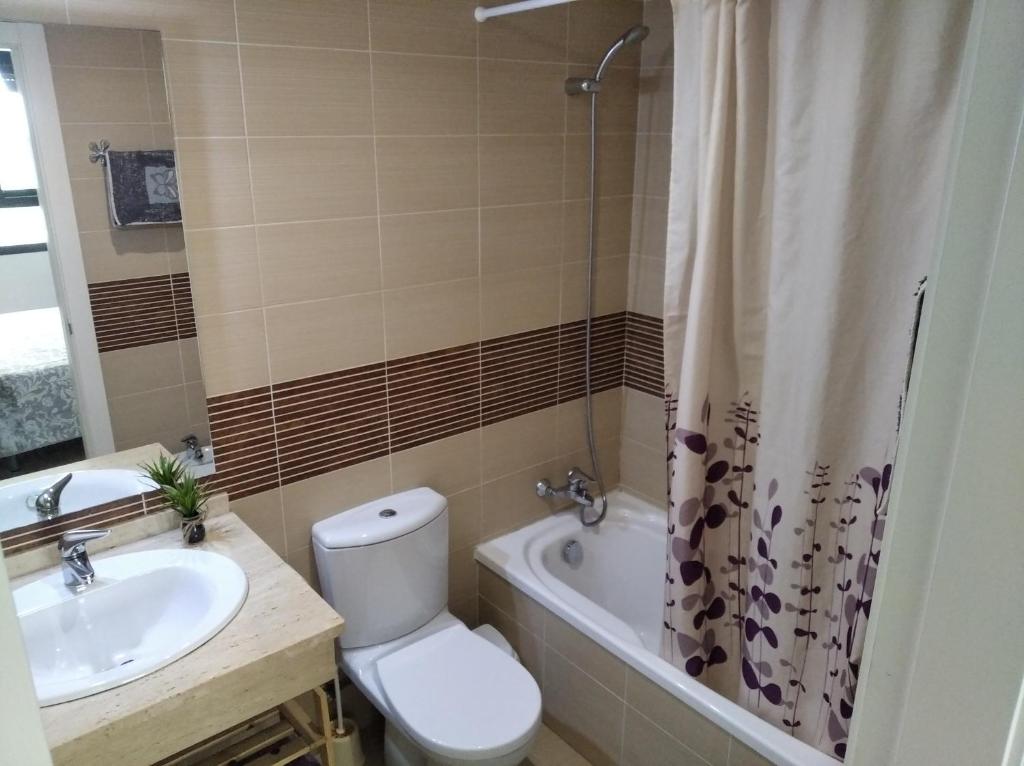 A bathroom at Camalavi