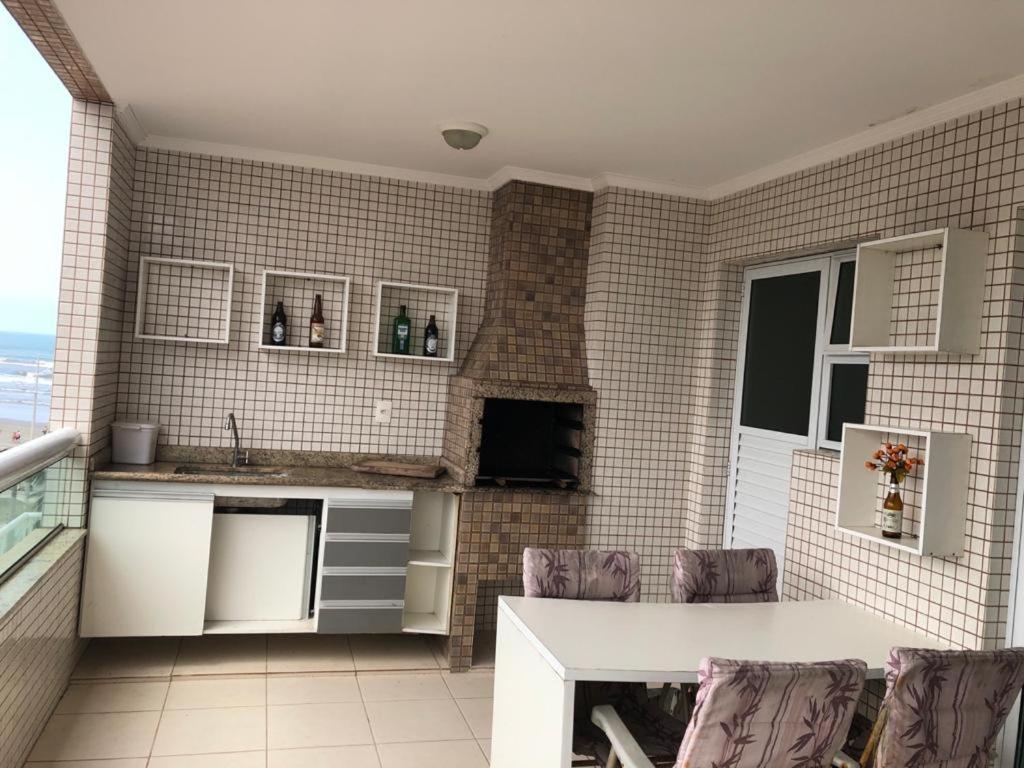  Apto frete ao mar- Praia Grande-Vl Caiçara