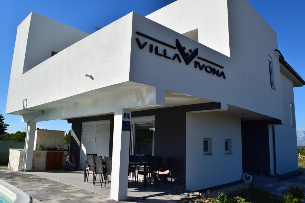 Budova, kde se vila nachází