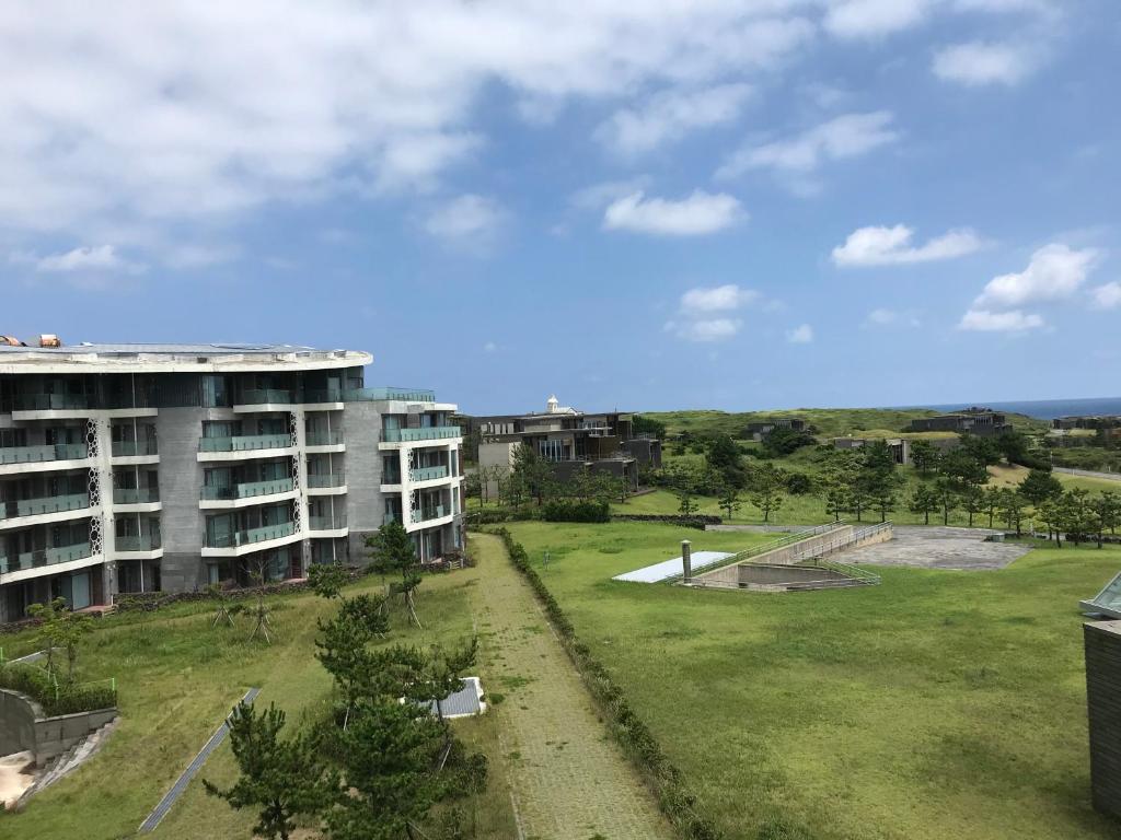 제주 오션스타 콘도(40평, 침실2, 욕실2개, 오션뷰 넓은 거실과 주방)_1