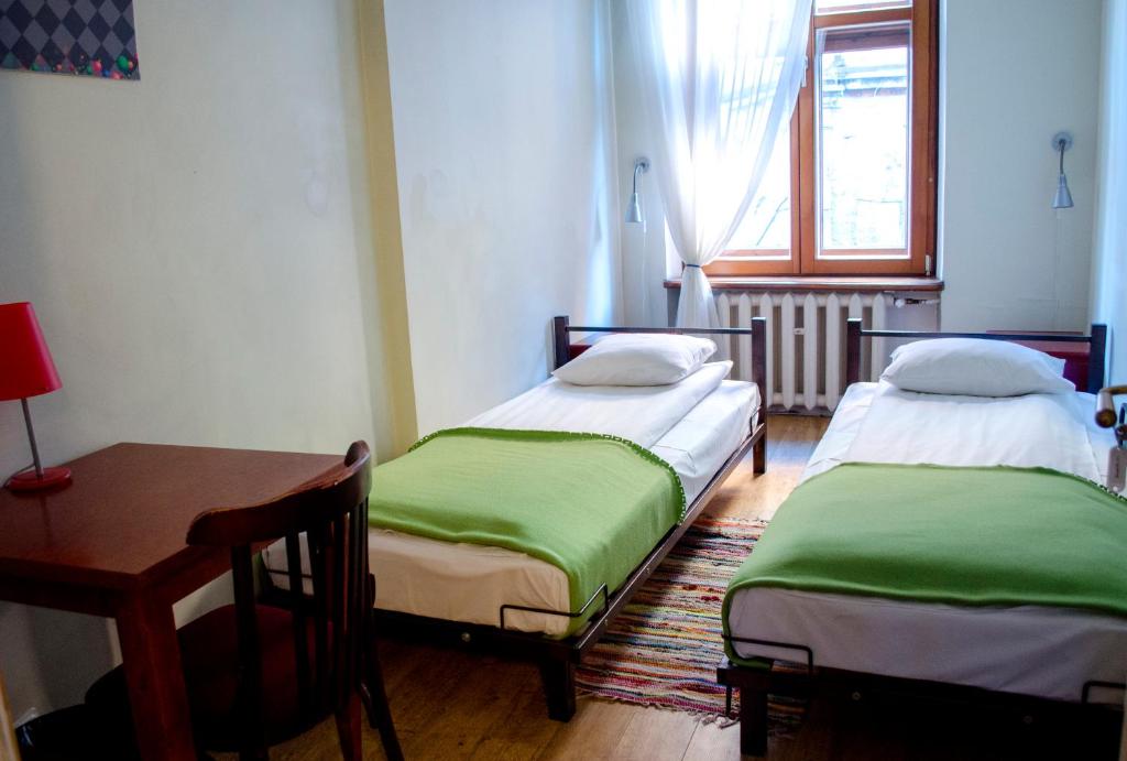 Postel nebo postele na pokoji v ubytování Red Nose Hostel with Self-Check In